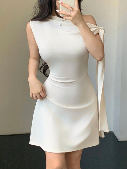 Vestido corto, con lazo para mujer